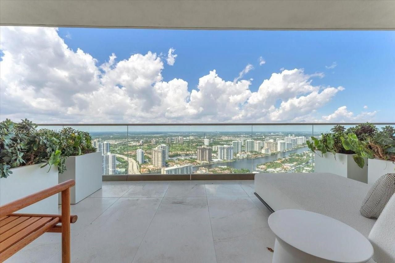 18975 Collins Ave, Unit 5302+Caban, Sunny Isles Beach, FL 33160 Photo