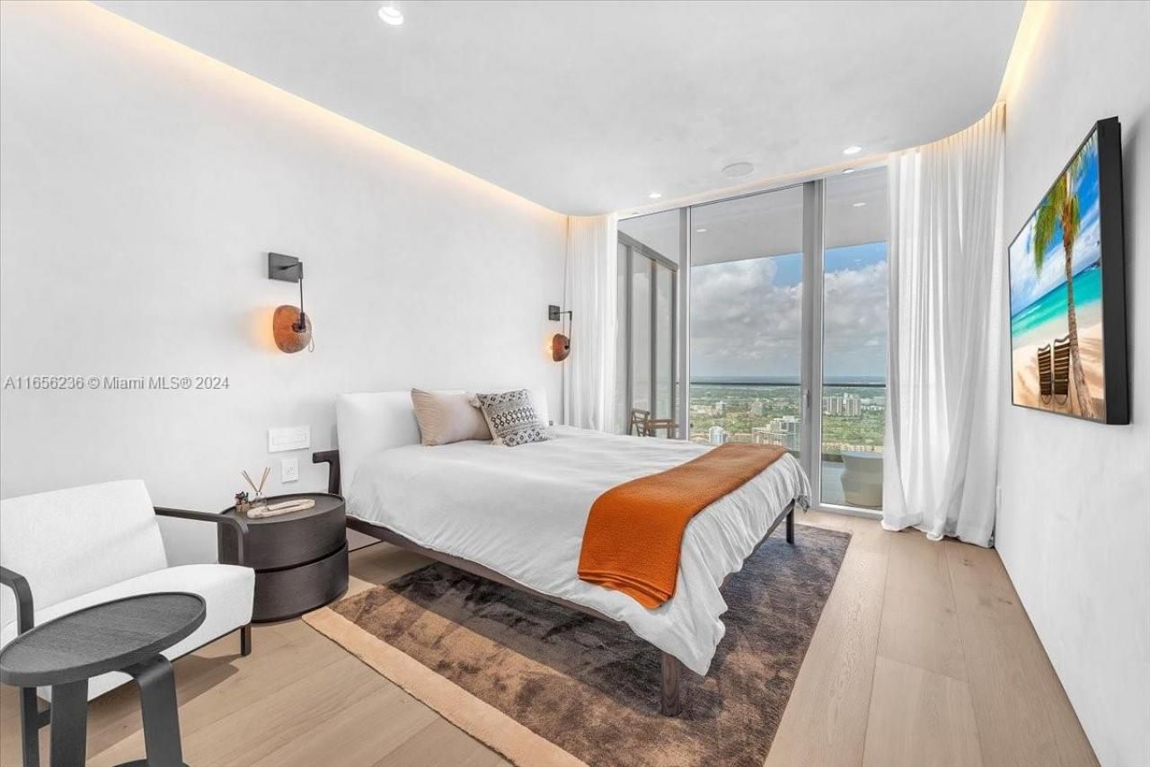 18975 Collins Ave, Unit 5302+Caban, Sunny Isles Beach, FL 33160 Photo