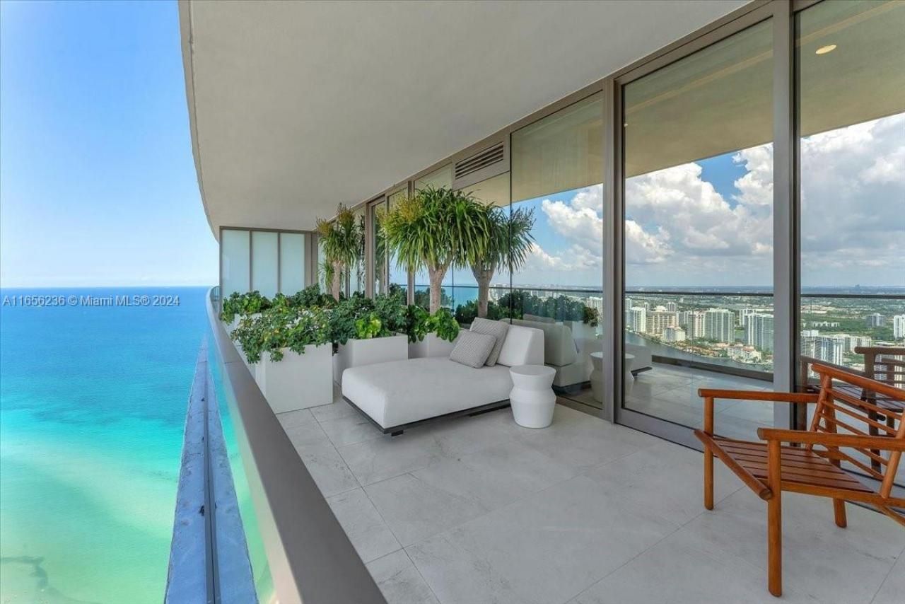 18975 Collins Ave, Unit 5302+Caban, Sunny Isles Beach, FL 33160 Photo