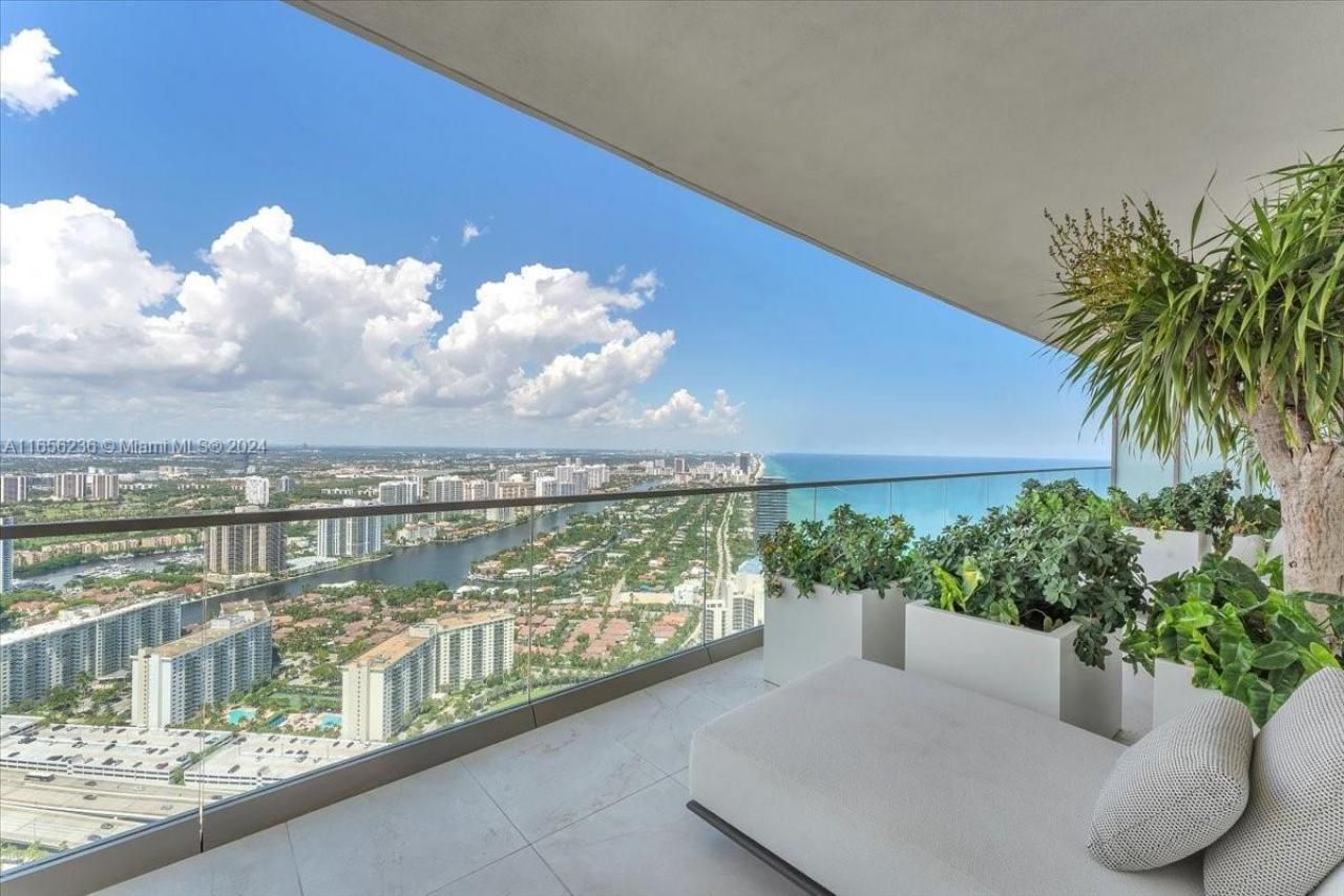 18975 Collins Ave, Unit 5302+Caban, Sunny Isles Beach, FL 33160 Photo