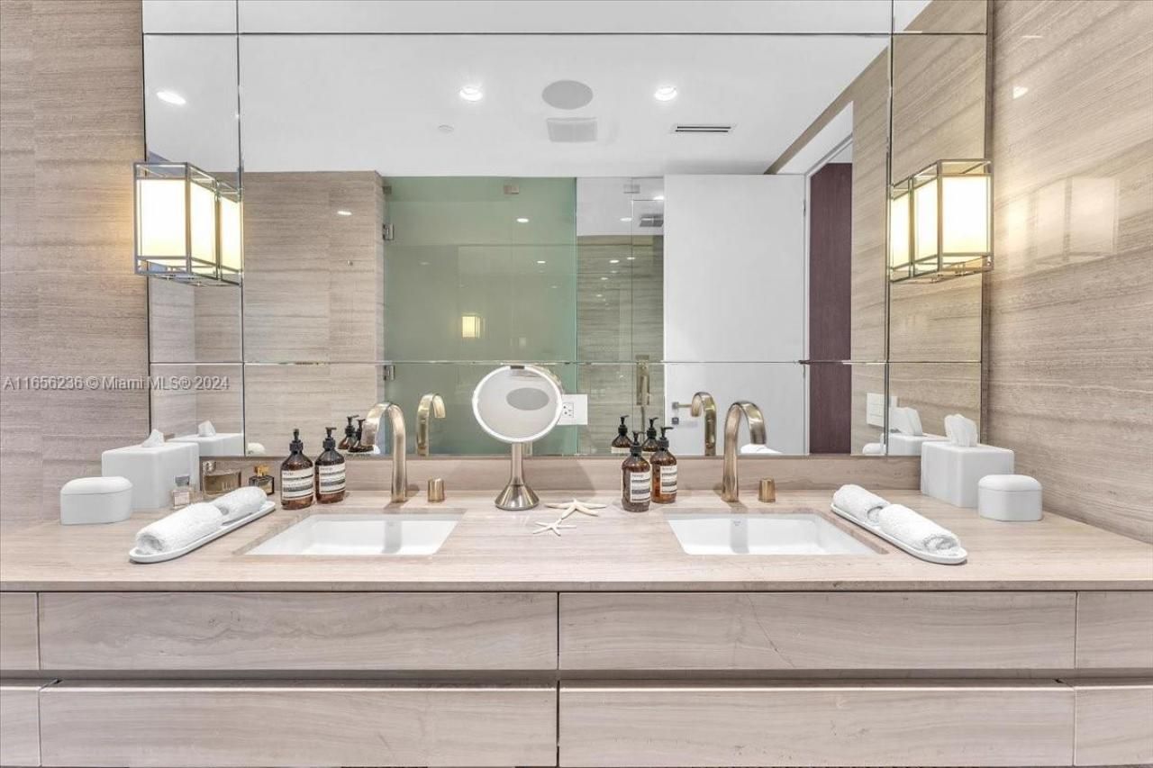 18975 Collins Ave, Unit 5302+Caban, Sunny Isles Beach, FL 33160 Photo