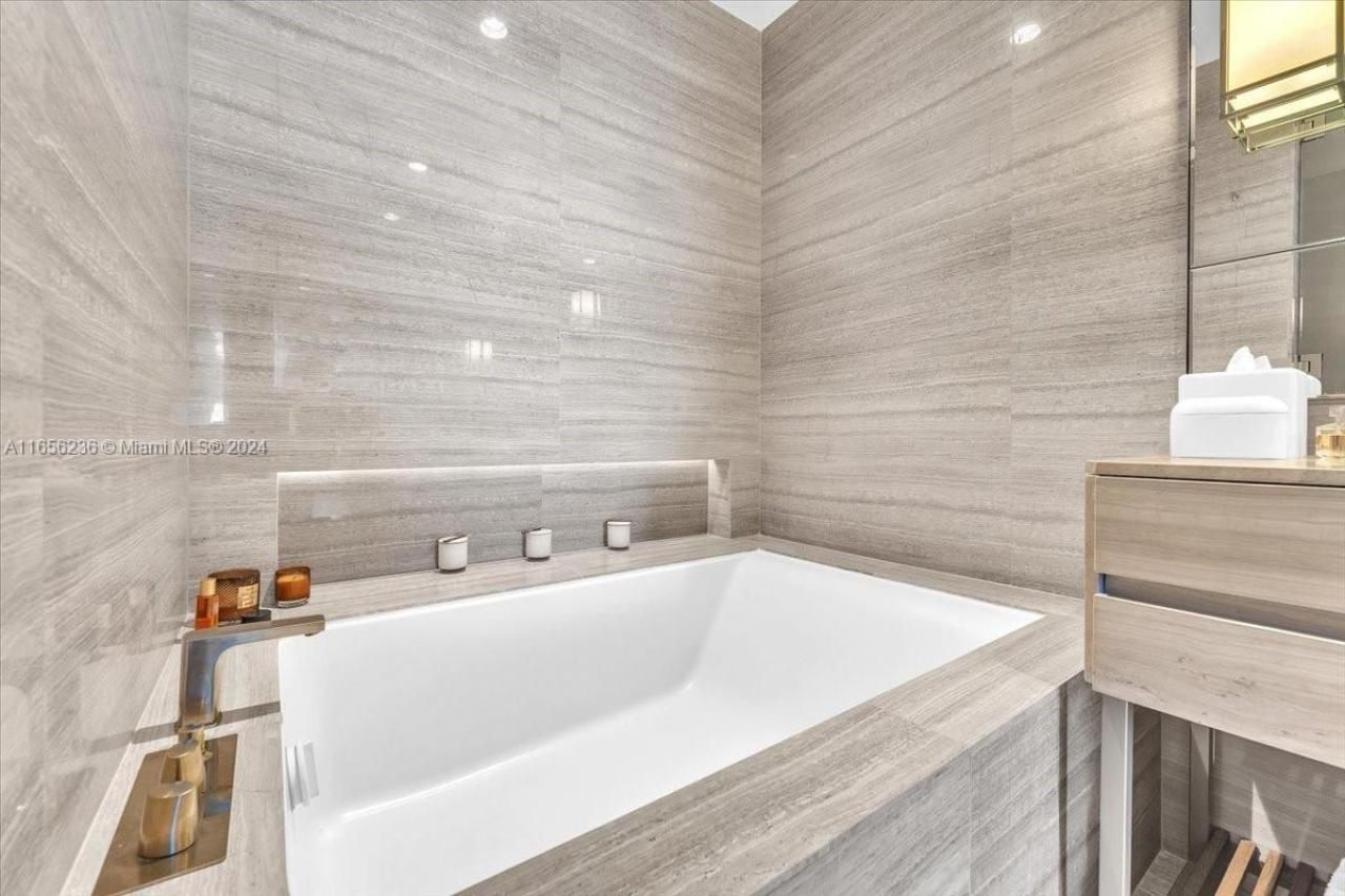 18975 Collins Ave, Unit 5302+Caban, Sunny Isles Beach, FL 33160 Photo