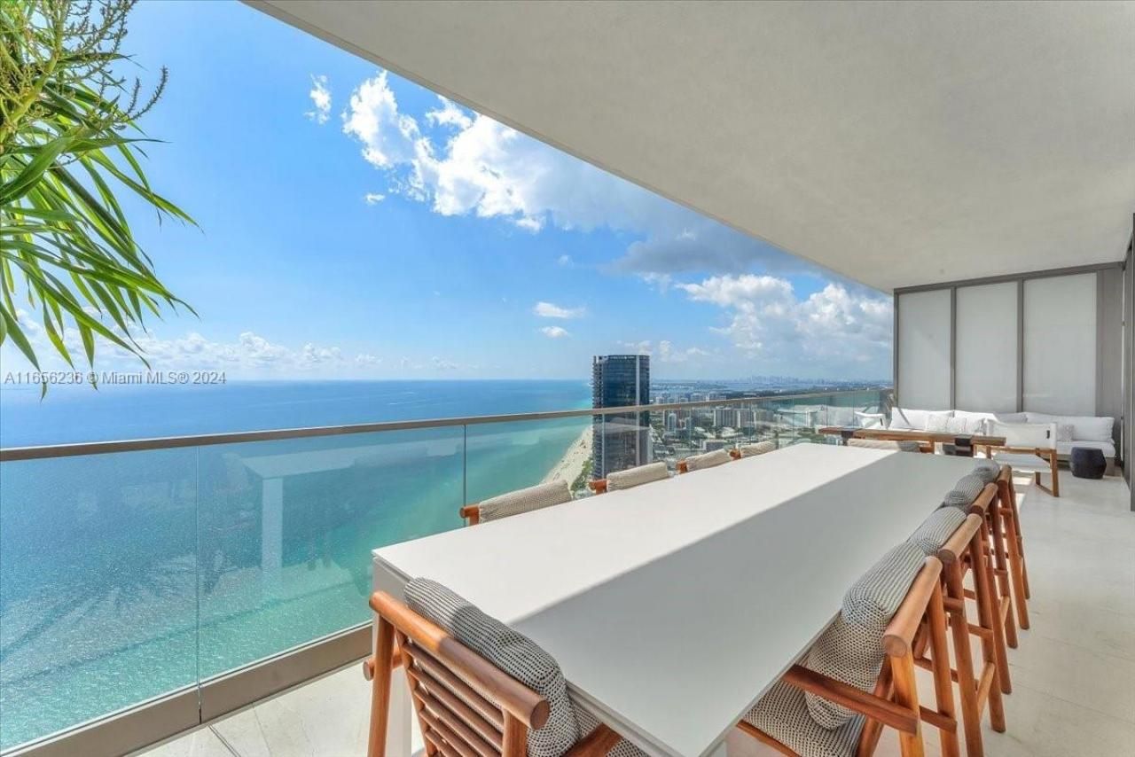 18975 Collins Ave, Unit 5302+Caban, Sunny Isles Beach, FL 33160 Photo