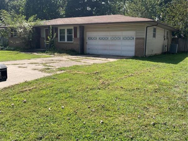 1911 Donna Circle, Lebanon, MO 65536