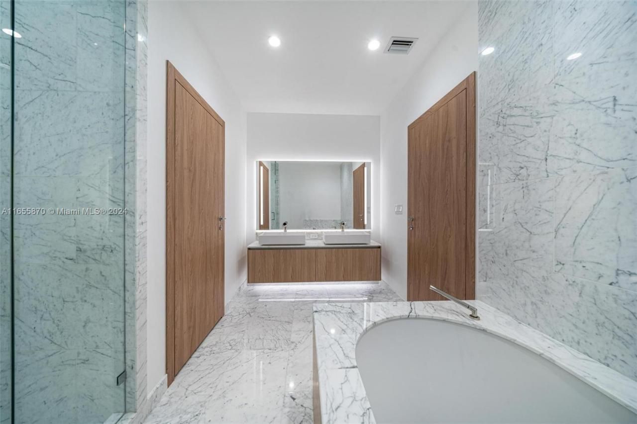 1135 103 St, Unit 202, Bay Harbor Islands, FL 33154 Photo