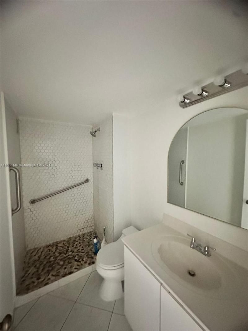 5555 Collins Ave, Unit 8Z, Miami Beach, FL 33140 Photo