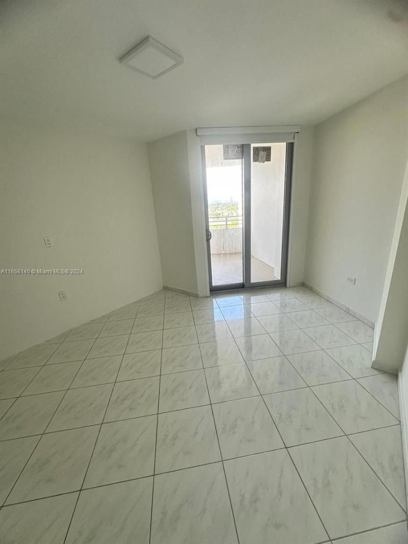 5555 Collins Ave, Unit 8Z, Miami Beach, FL 33140 Photo