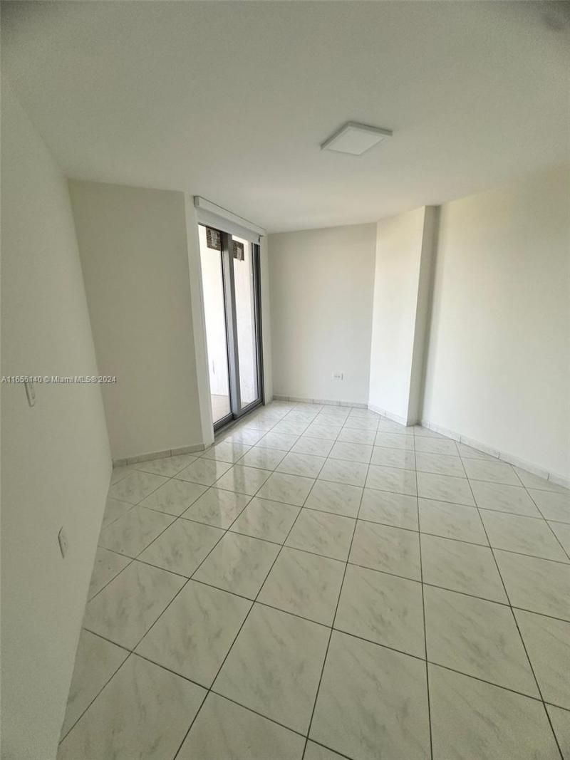 5555 Collins Ave, Unit 8Z, Miami Beach, FL 33140 Photo