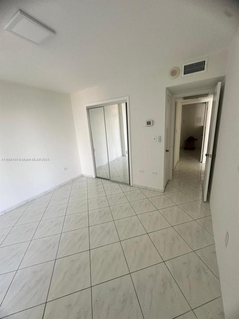 5555 Collins Ave, Unit 8Z, Miami Beach, FL 33140 Photo