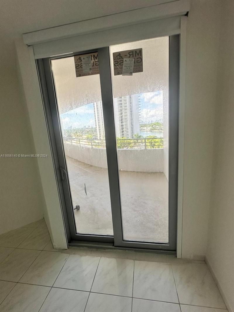 5555 Collins Ave, Unit 8Z, Miami Beach, FL 33140 Photo