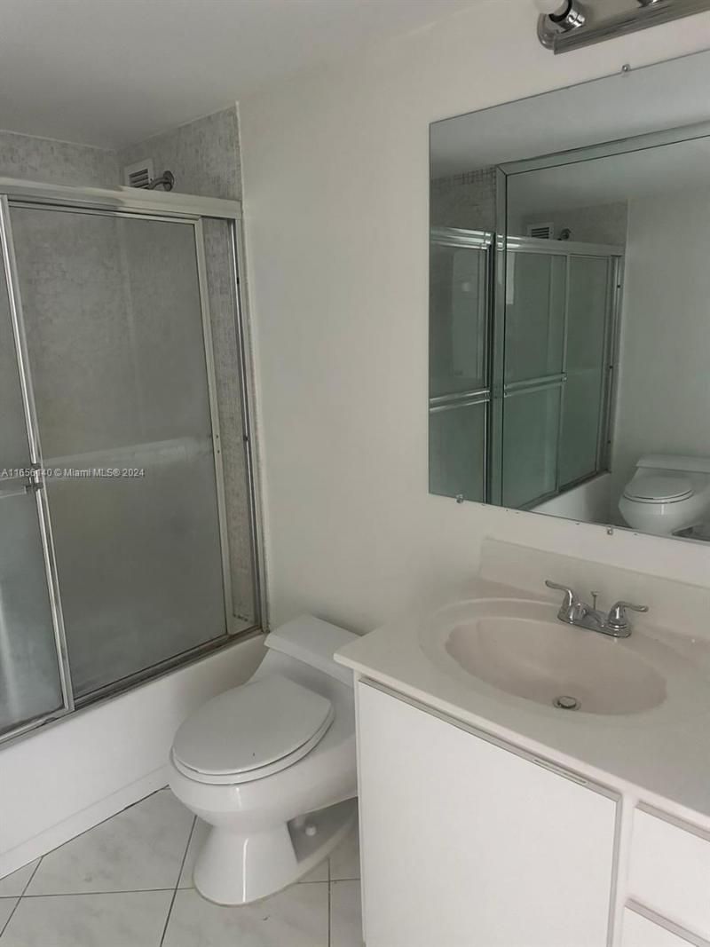 5555 Collins Ave, Unit 8Z, Miami Beach, FL 33140 Photo