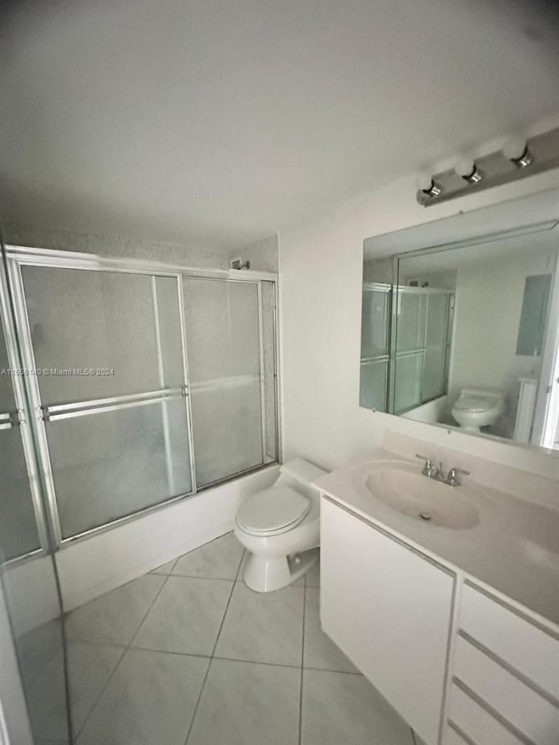 5555 Collins Ave, Unit 8Z, Miami Beach, FL 33140 Photo