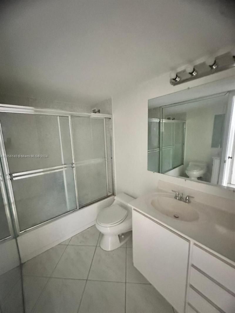 5555 Collins Ave, Unit 8Z, Miami Beach, FL 33140 Photo
