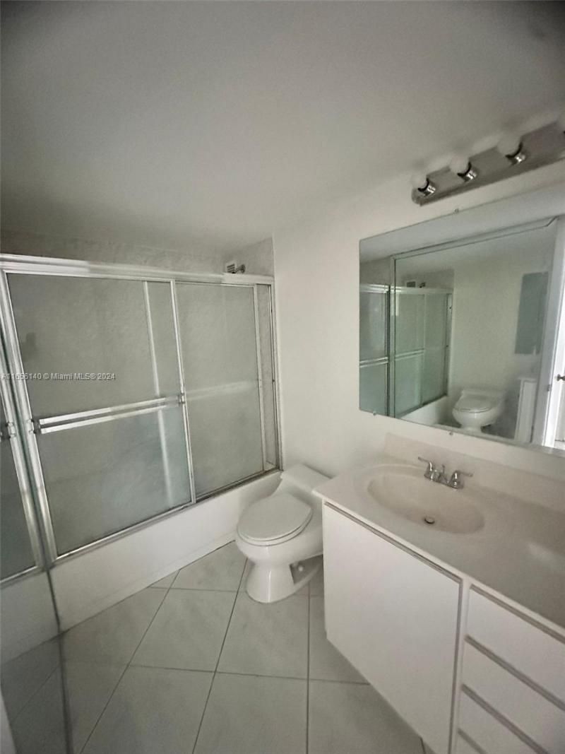 5555 Collins Ave, Unit 8Z, Miami Beach, FL 33140 Photo
