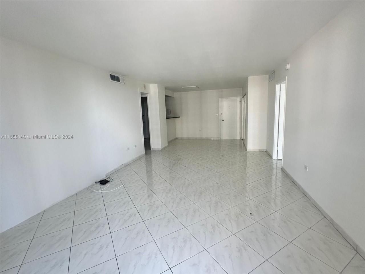5555 Collins Ave, Unit 8Z, Miami Beach, FL 33140 Photo