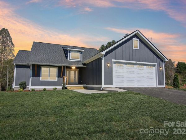 35 Haywood Park Drive, Hendersonville, NC 28791