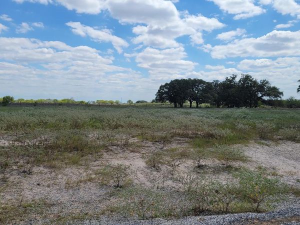 130 Firewheel Loop, Floresville, TX 78114