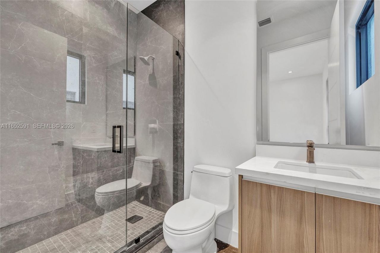 1235 SW 13th Ave, Unit 1235, Miami, FL 33135 Photo