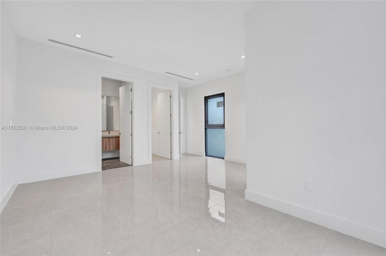 1235 SW 13th Ave, Unit 1235, Miami, FL 33135 Photo