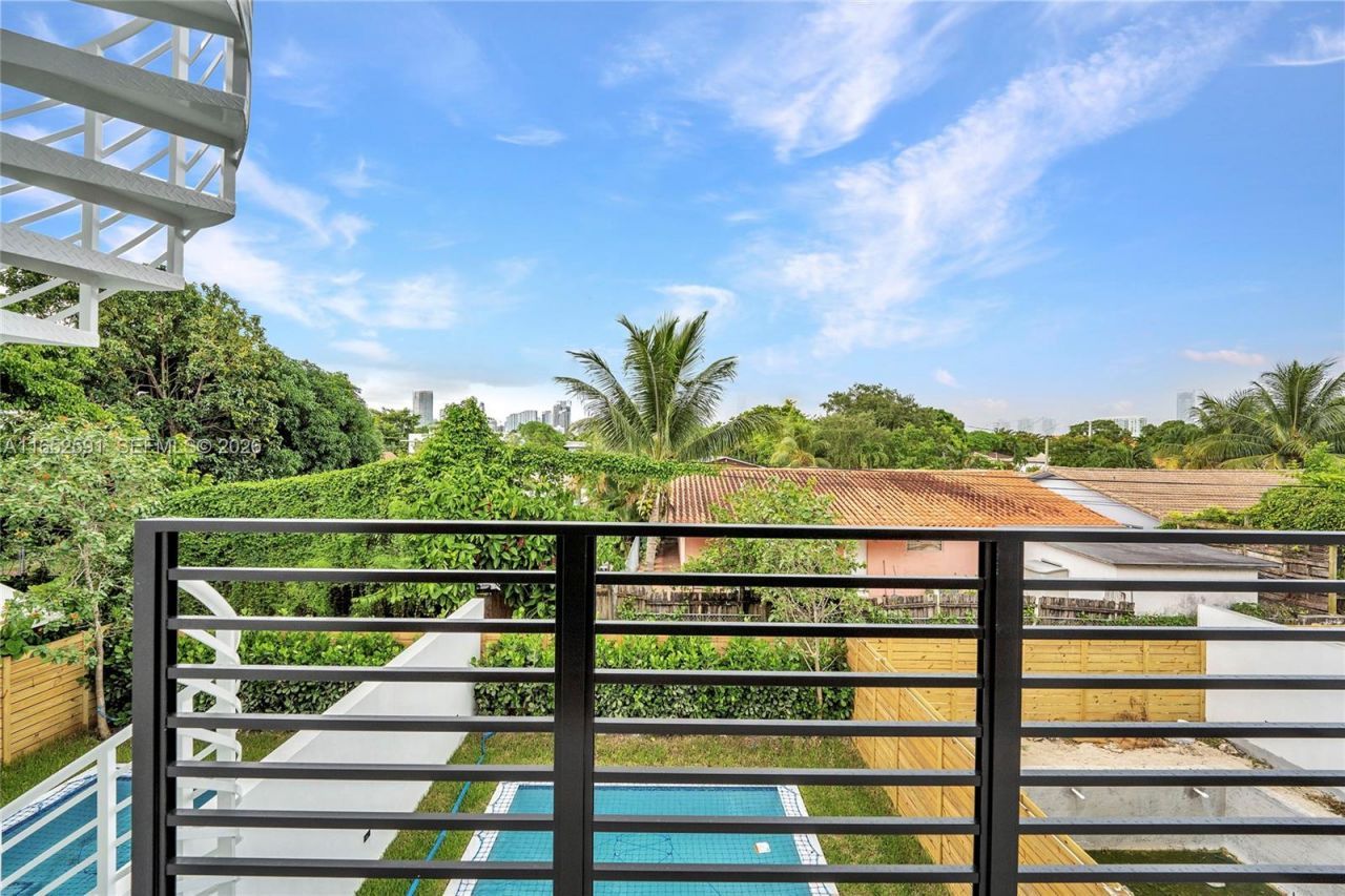 1235 SW 13th Ave, Unit 1235, Miami, FL 33135 Photo