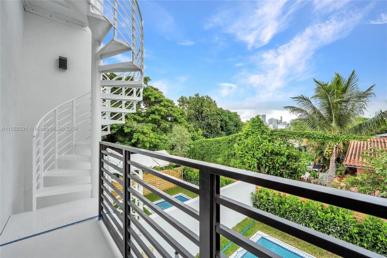 1235 SW 13th Ave, Unit 1235, Miami, FL 33135 Photo