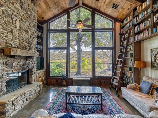 1242 RIVER RD, ConCan, TX 78838