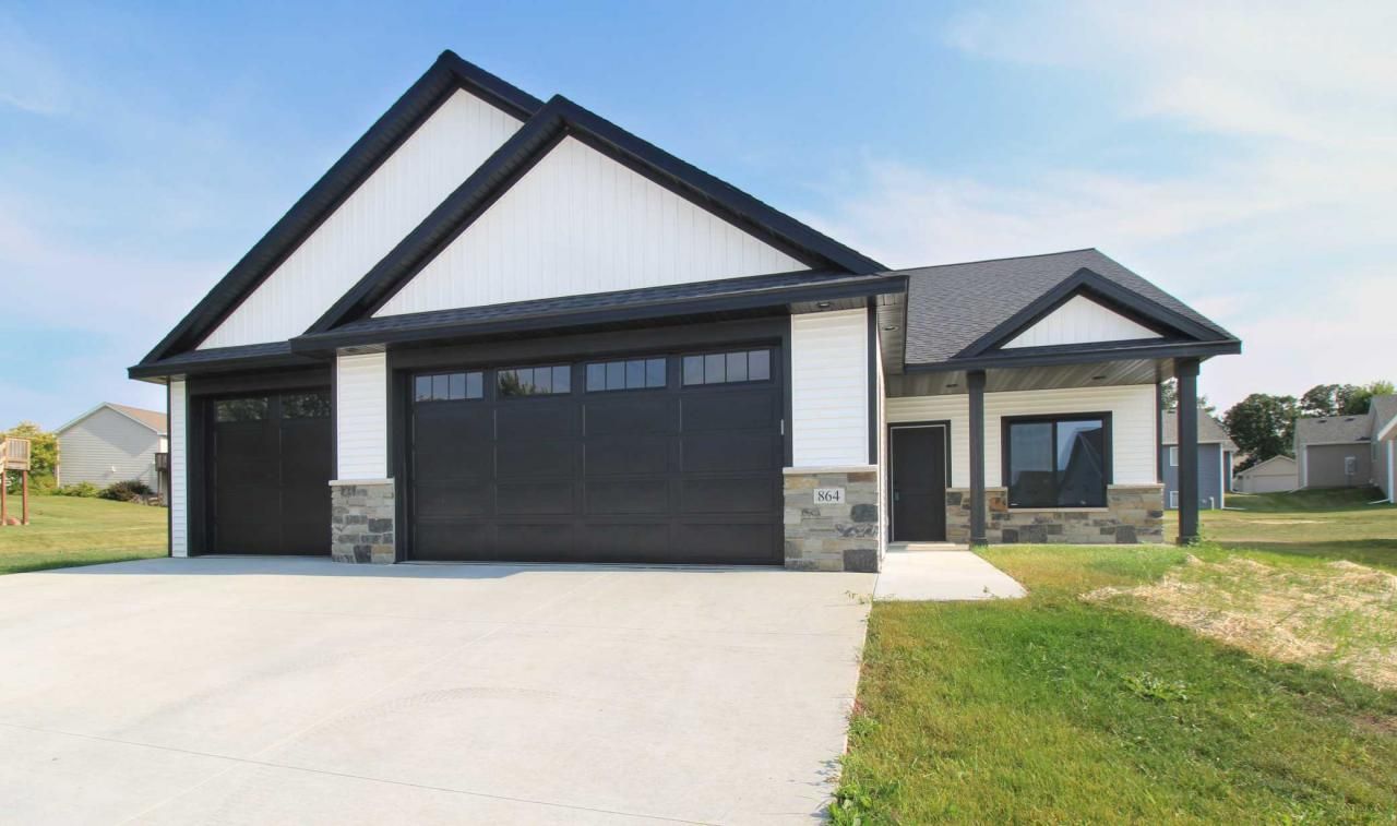 864 Bucknell Lane Se, Stewartville, MN 55976 Main Photo