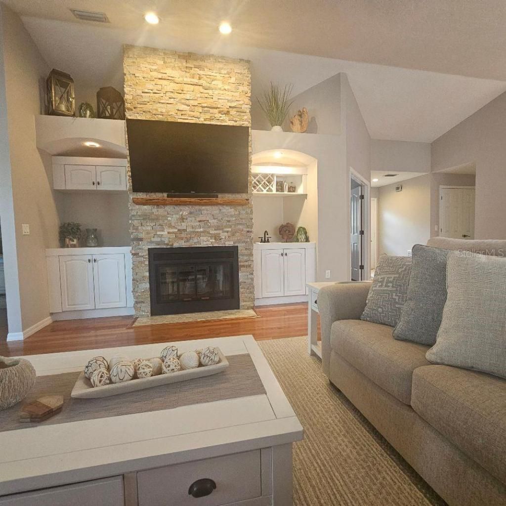 4026 Lyndhurst Court, Unit 13, Sarasota, FL 34235 Photo