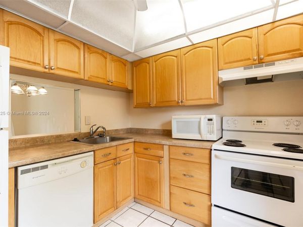 5830 NW 64th Ave, Unit 105, Tamarac, FL 33319