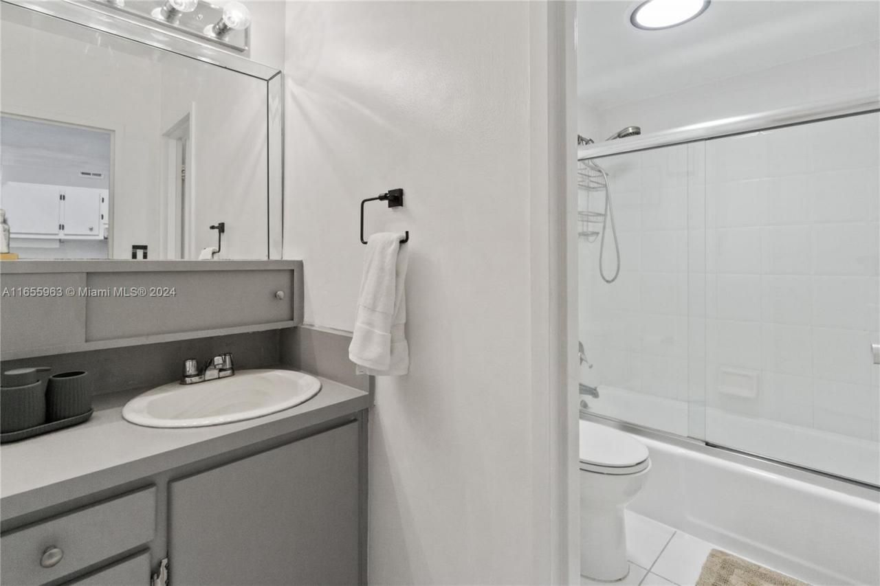 100 Lincoln Rd, Unit 924, Miami Beach, FL 33139 Photo