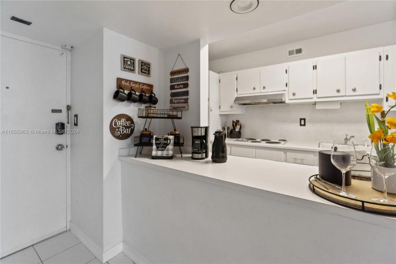 100 Lincoln Rd, Unit 924, Miami Beach, FL 33139 Photo