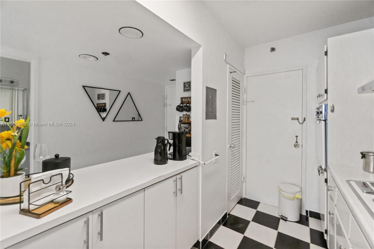 100 Lincoln Rd, Unit 924, Miami Beach, FL 33139 Photo