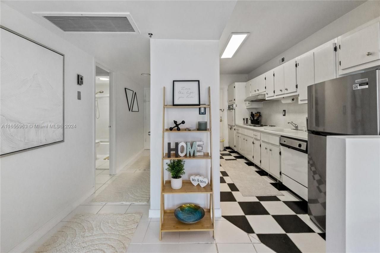 100 Lincoln Rd, Unit 924, Miami Beach, FL 33139 Photo