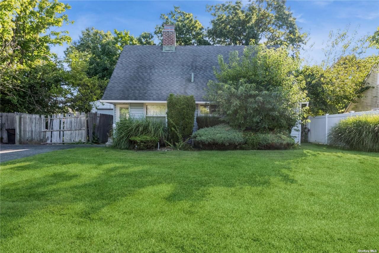 48 Bloomingdale Road, Levittown, NY 11756 Main Photo