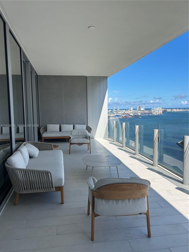 300 Biscayne Blvd Way, Unit 2702, Miami, FL 33131 Photo