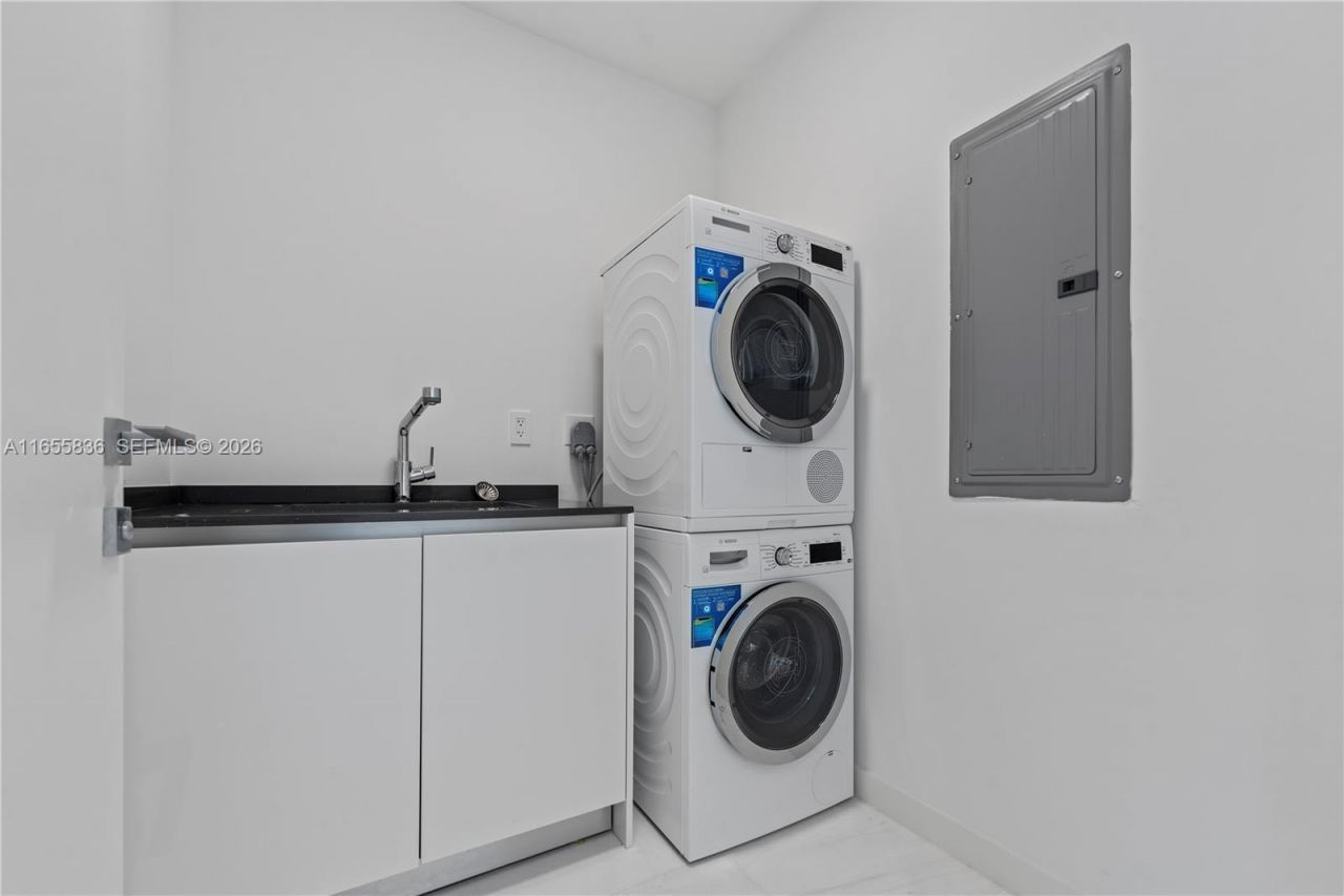 300 Biscayne Blvd Way, Unit 2702, Miami, FL 33131 Photo