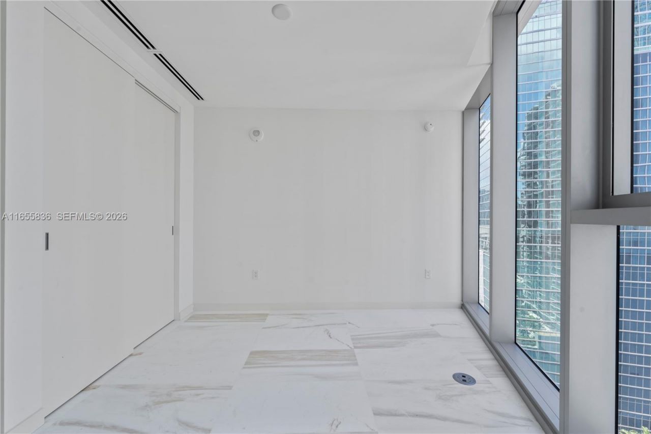 300 Biscayne Blvd Way, Unit 2702, Miami, FL 33131 Photo