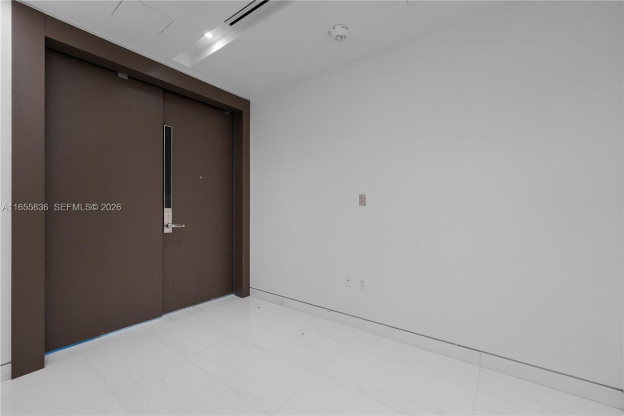 300 Biscayne Blvd Way, Unit 2702, Miami, FL 33131 Photo