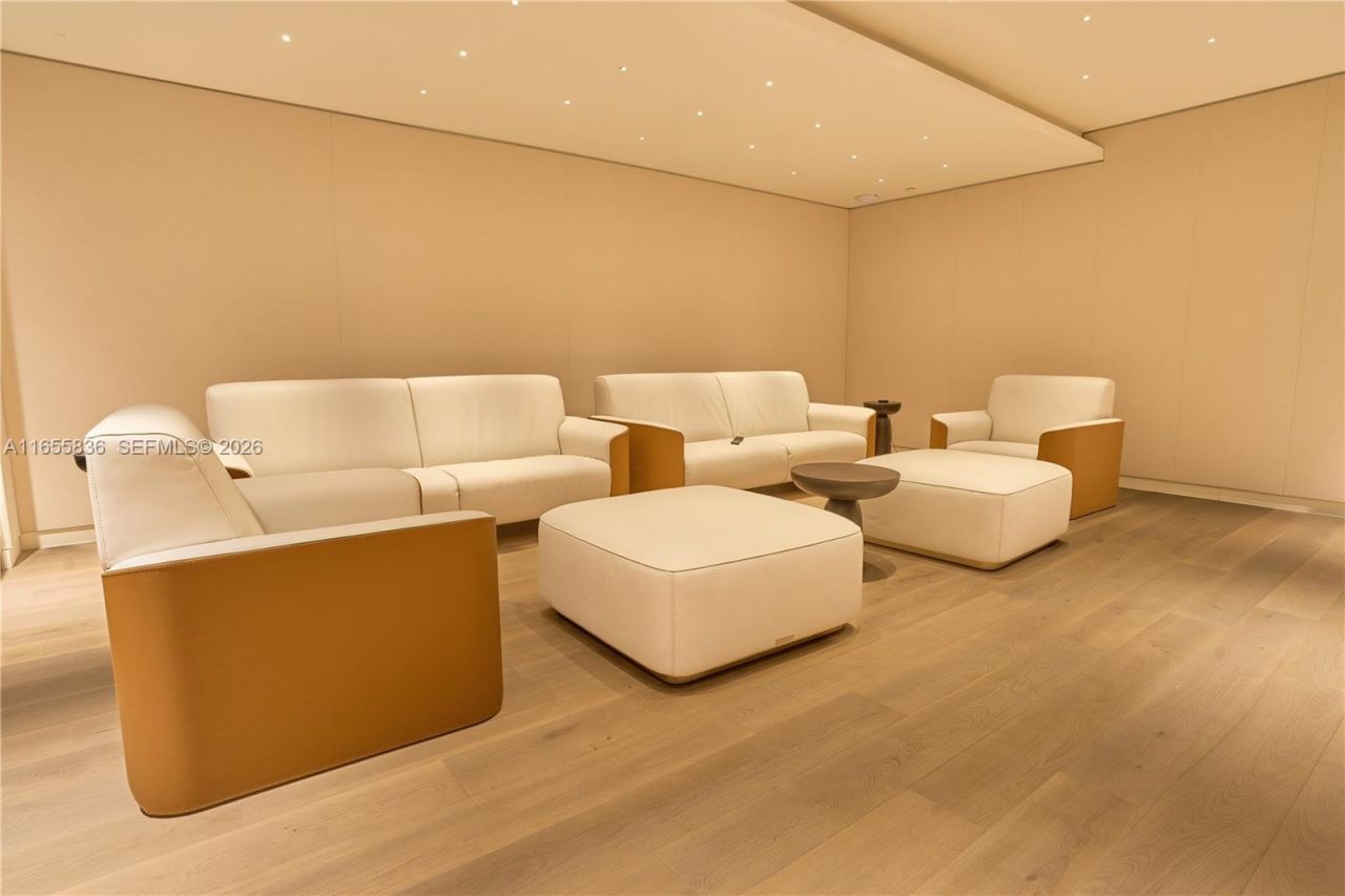 300 Biscayne Blvd Way, Unit 2702, Miami, FL 33131 Photo