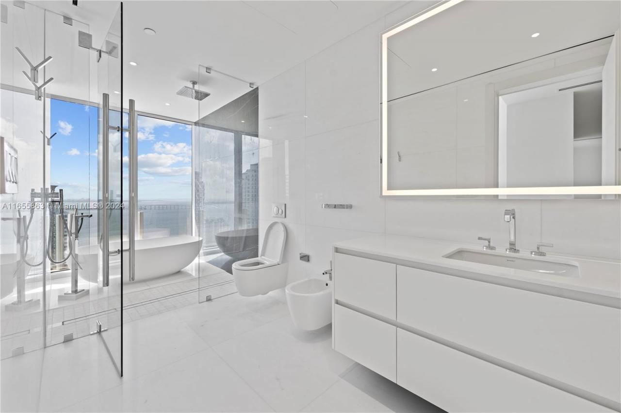 300 Biscayne Blvd Way, Unit 3201, Miami, FL 33131 Photo