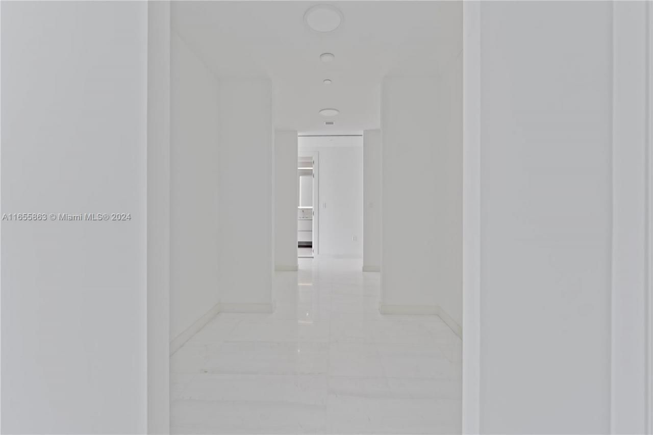 300 Biscayne Blvd Way, Unit 3201, Miami, FL 33131 Photo