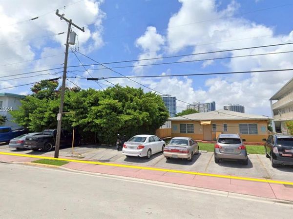 2140 Bay Dr, Miami Beach, FL 33141