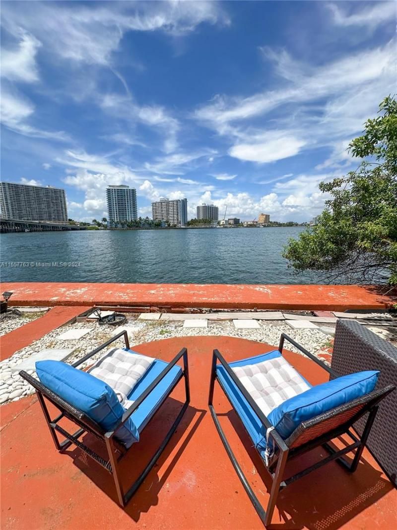 2140 Bay Dr, Miami Beach, FL 33141 Photo