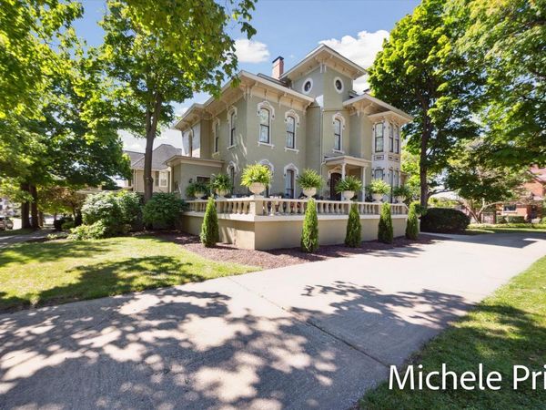 118 E Oliver Street, Owosso, MI 48867