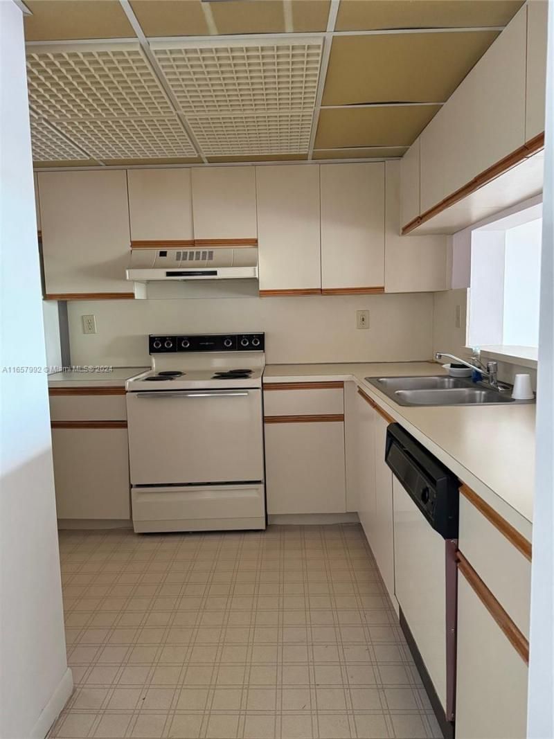 10253 NW 9th Street Cir, Unit 407-6, Miami, FL 33172 Photo