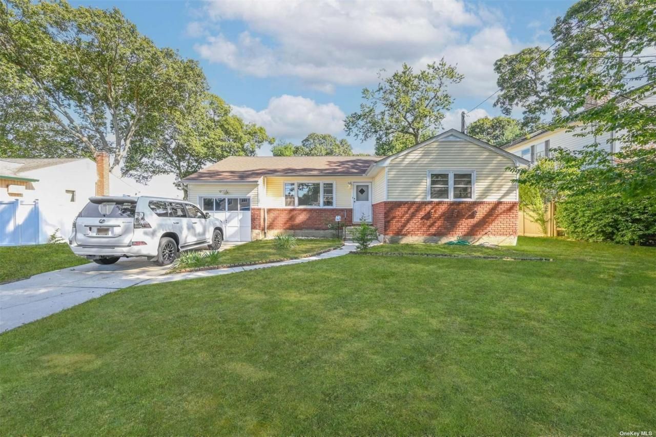70 Farmers Avenue, Bethpage, NY 11714 Main Photo