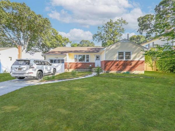 70 Farmers Avenue, Bethpage, NY 11714