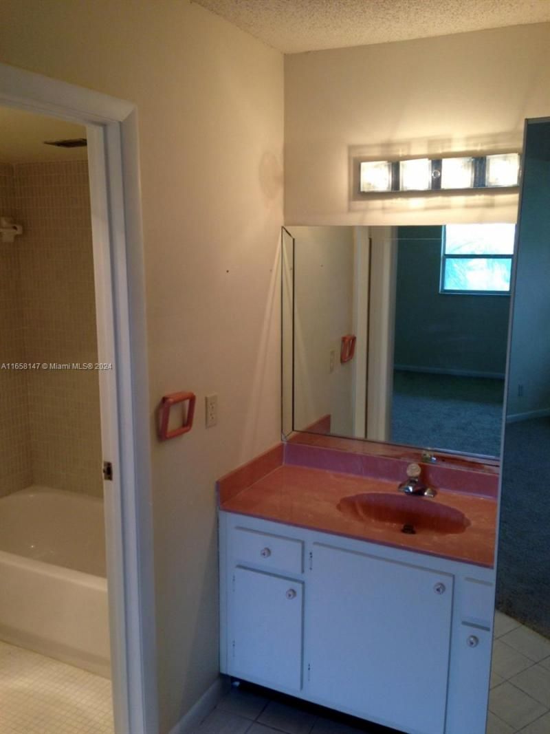 6201 N Falls Cir Dr, Unit 311, Lauderhill, FL 33319 Photo