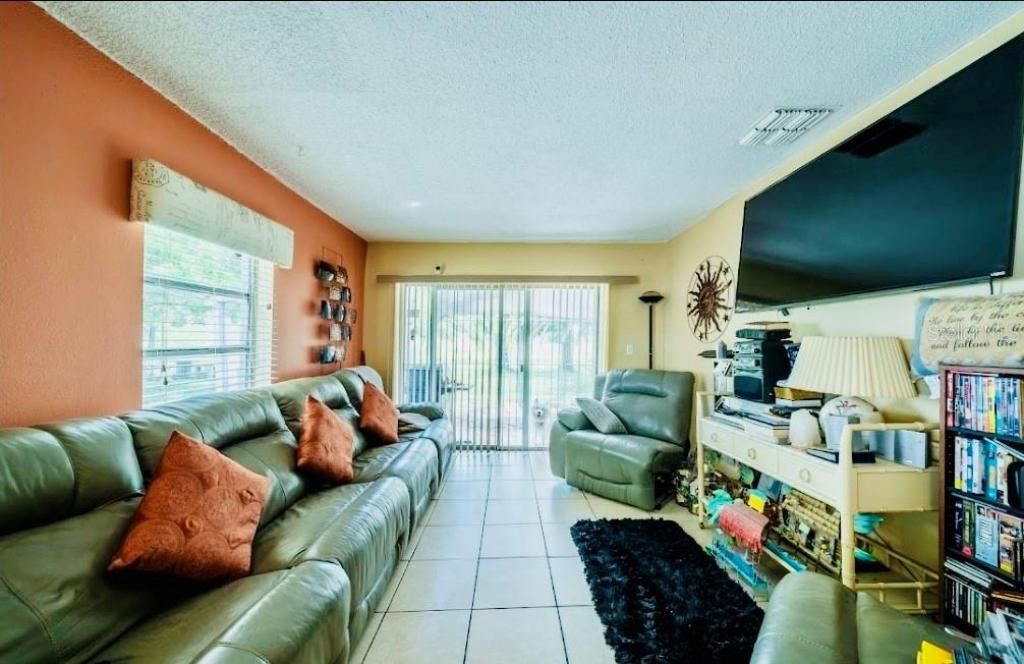 5050 74th Street N, Unit 1, Saint Petersburg, FL 33709 Photo