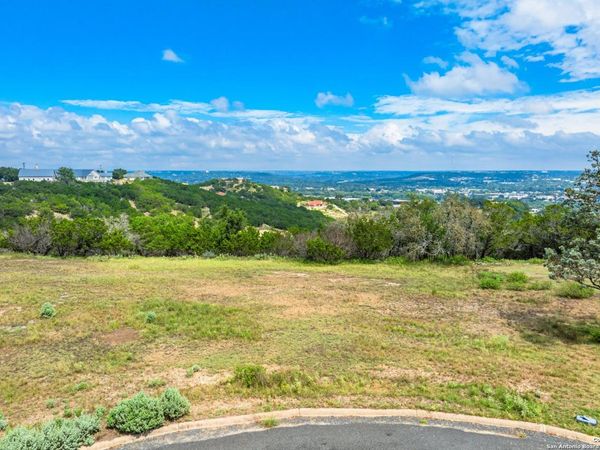 329 LOMA VISTA, Kerrville, TX 78028